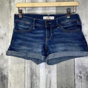𝅺HOLLISTER mid rise dark wash 3” inseam shorts. EUC. No rips, stains. 26” waist
